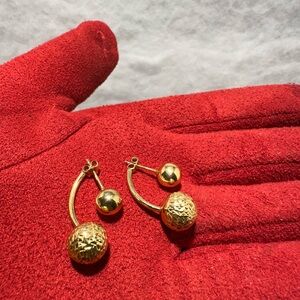 Elegant 18 Carat Yellow Gold Catchback Earrings